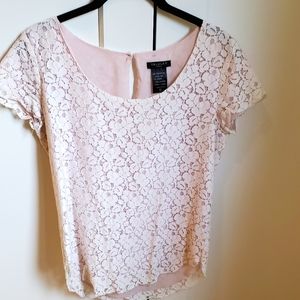 Aritzia Talula Betsy lace top, pink & white. Size XS